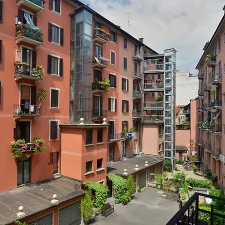 Edolo Halldis Apartment *